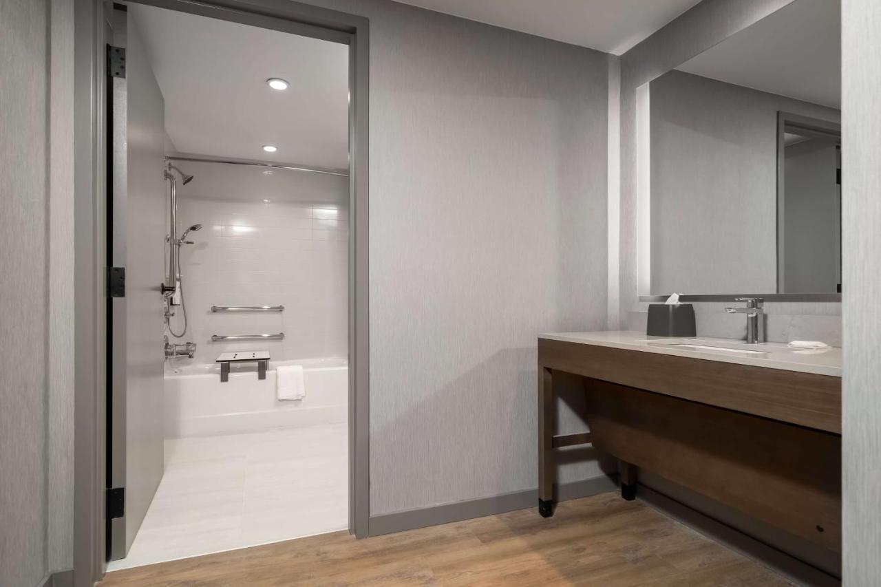 Hyatt Place Gainesville Downtown Bagian luar foto