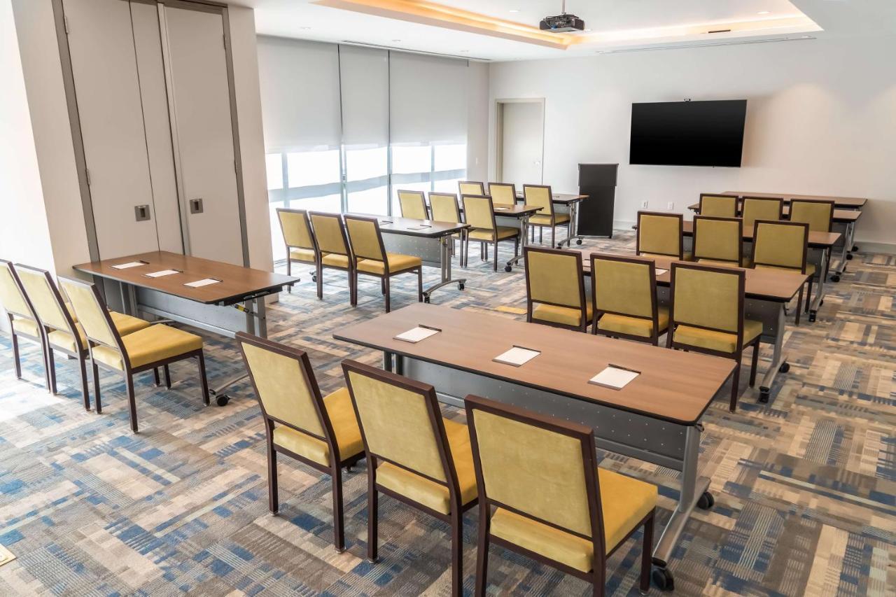 Hyatt Place Gainesville Downtown Bagian luar foto